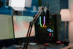 استریم یا دانلود مستقیم؟ مقایسه کامل امنیت و سئو (2026) 11 استریم یا دانلود مستقیم؟